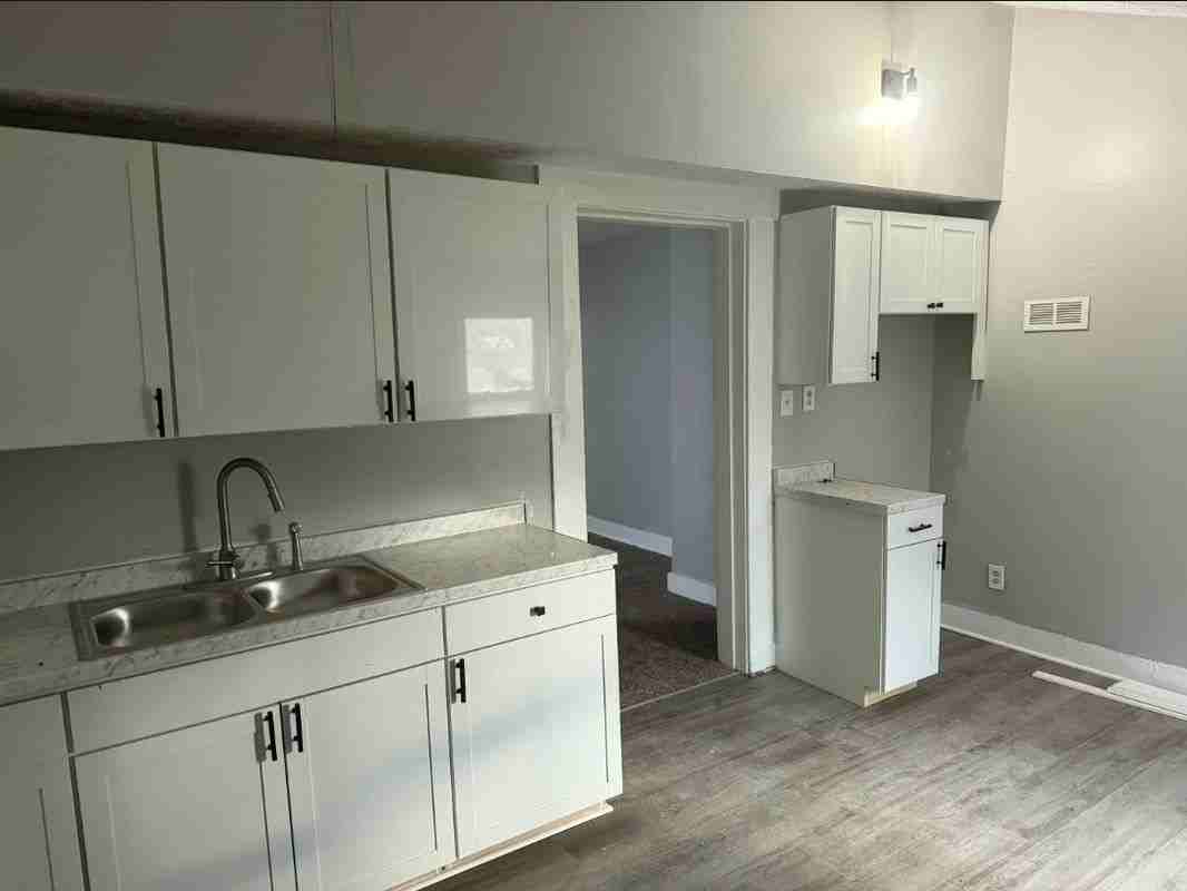 224 Park St - Photo 5 of 14