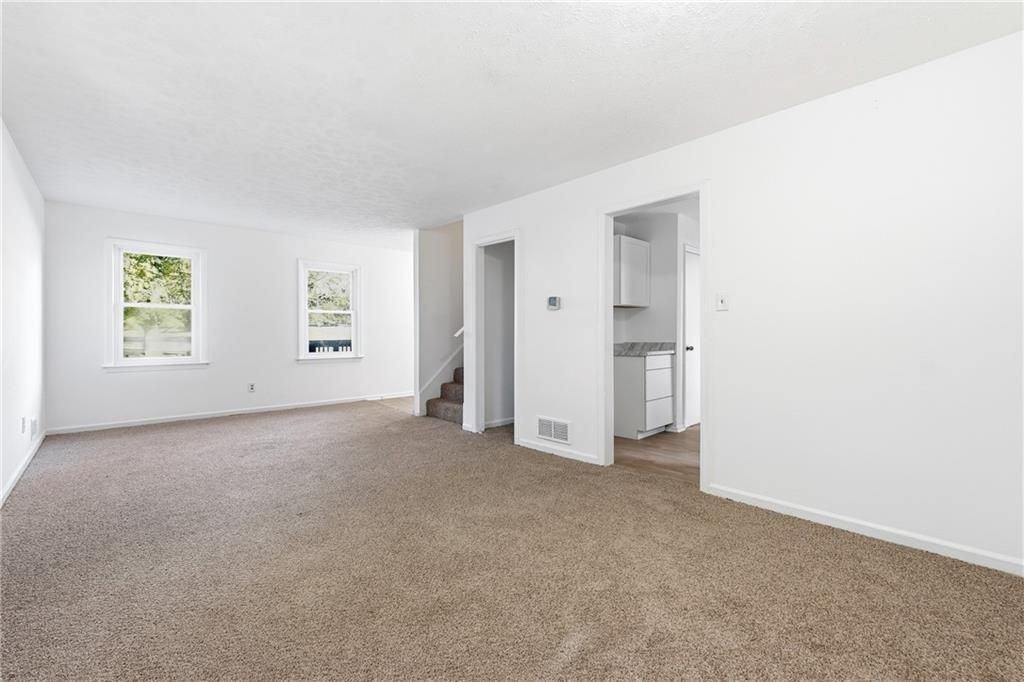 6917 Laurelwood Dr - Photo 4 of 25