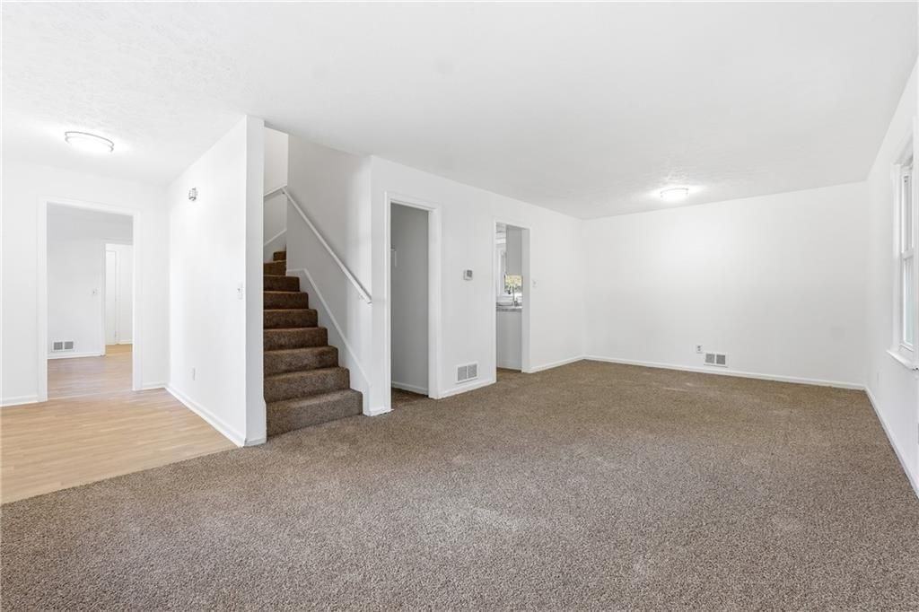 6917 Laurelwood Dr - Photo 5 of 25