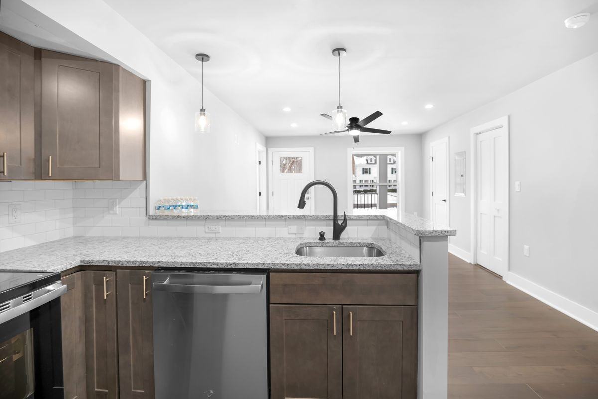 103 E High St - Photo 7 of 29