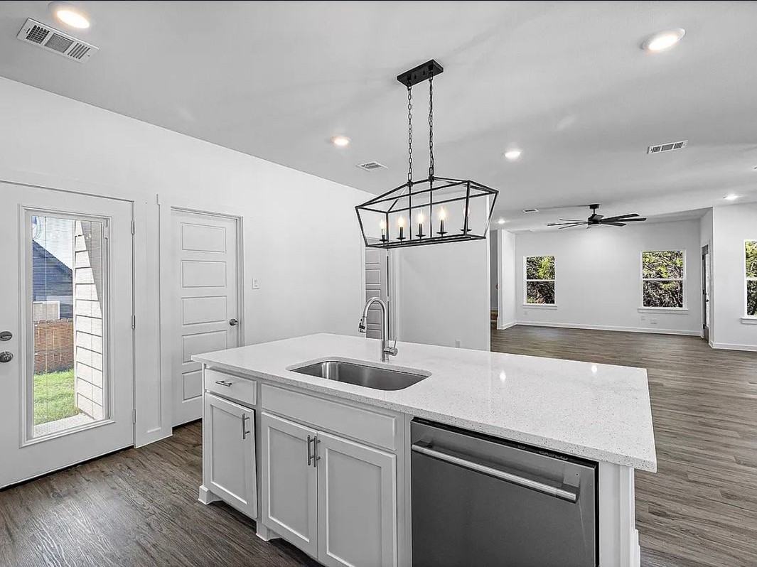 5708 Barkridge Dr - Photo 3 of 29