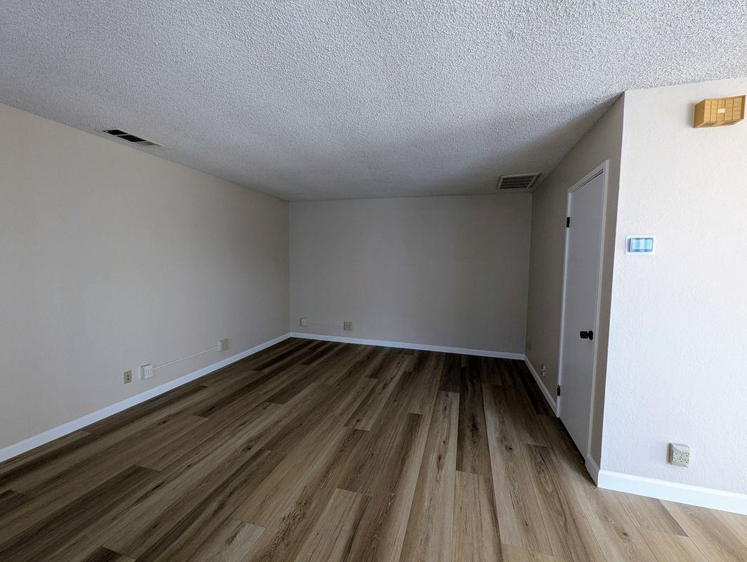 6091 Montgomery Ct - Photo 4 of 21