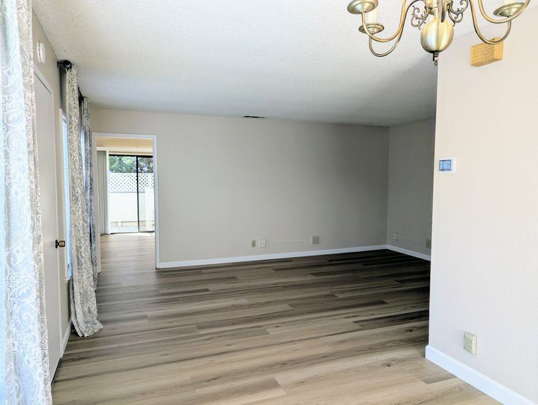 6091 Montgomery Ct - Photo 5 of 21