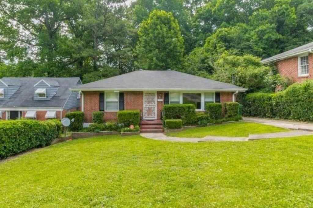 817 Gertrude Pl Nw - Photo 2 of 21