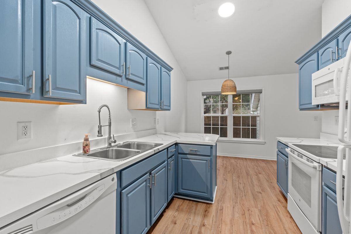 329 S Causeway Rd ##B - Photo 4 of 28