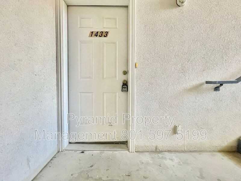 1433 Sw - Photo 2 of 12