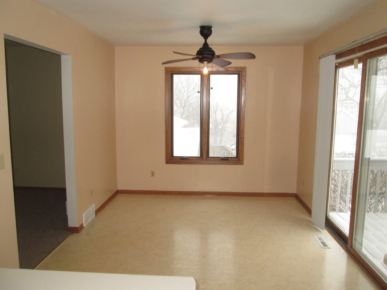 842 Teutonia Dr - Photo 2 of 18