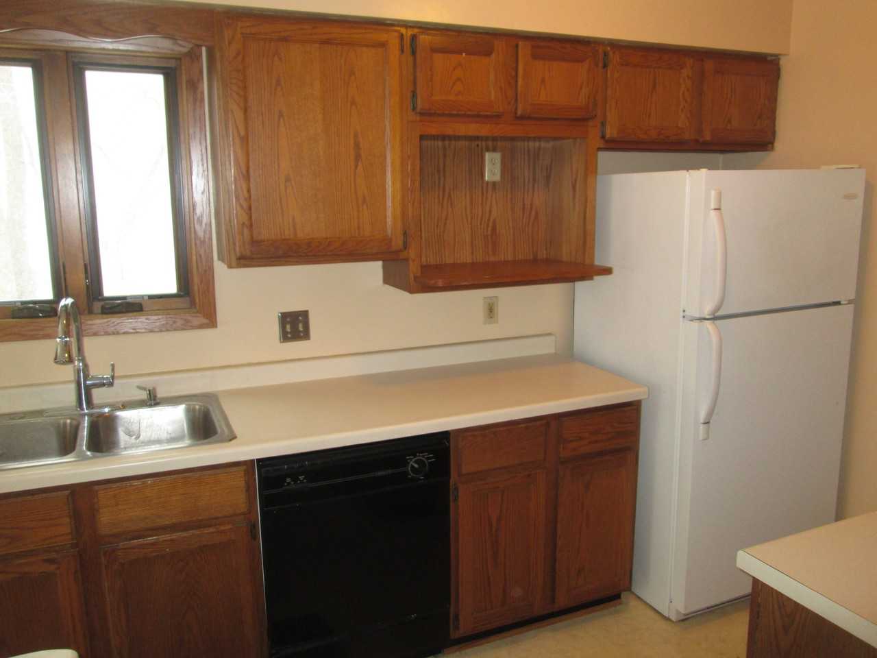 842 Teutonia Dr - Photo 3 of 18