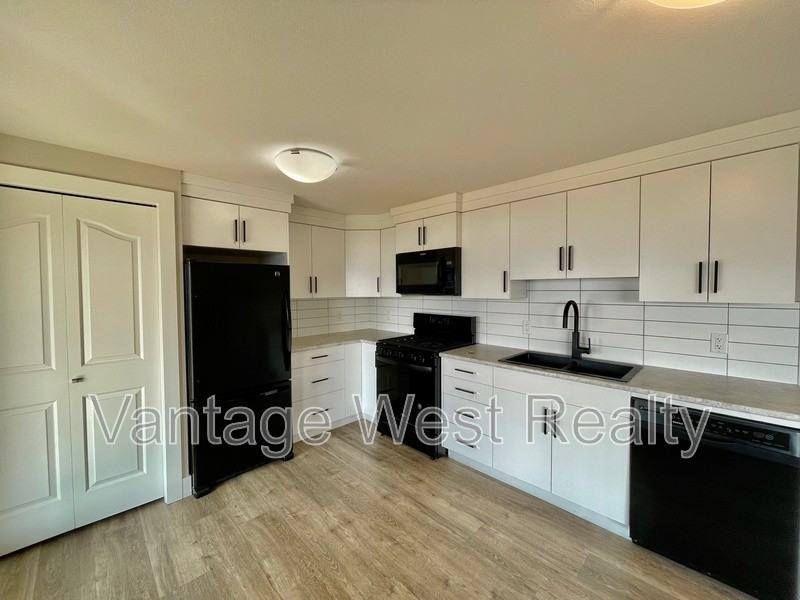 1143 - Photo 2 of 29