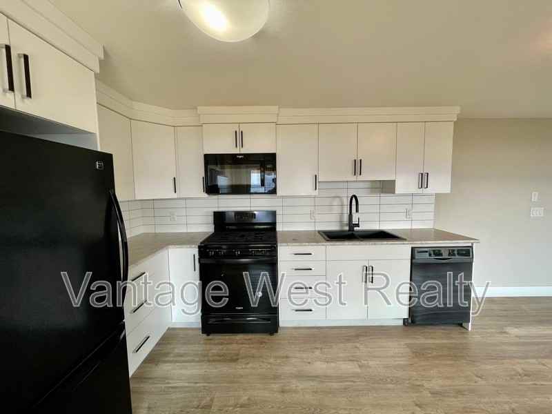 1143 - Photo 3 of 29