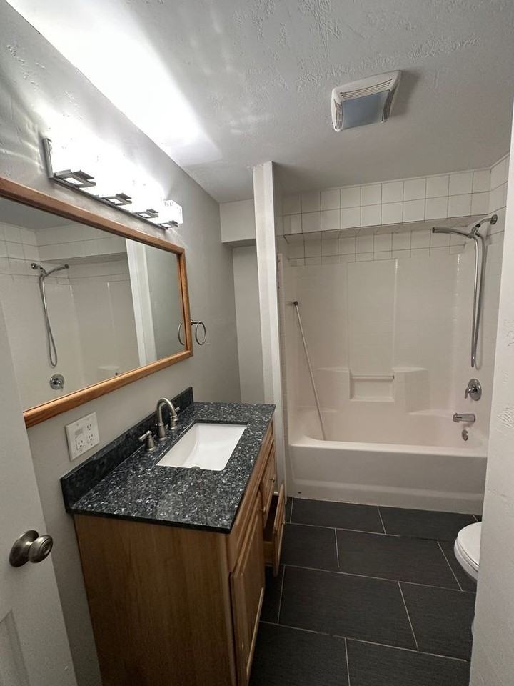 4251 W 150 N - Photo 3 of 25