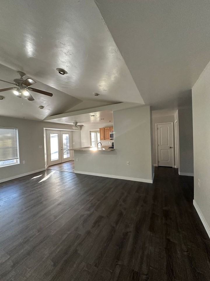 4251 W 150 N - Photo 5 of 25