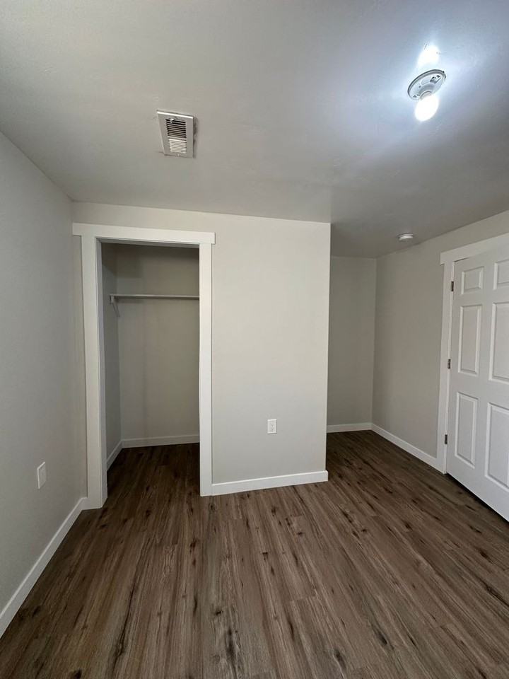 4251 W 150 N - Photo 7 of 25