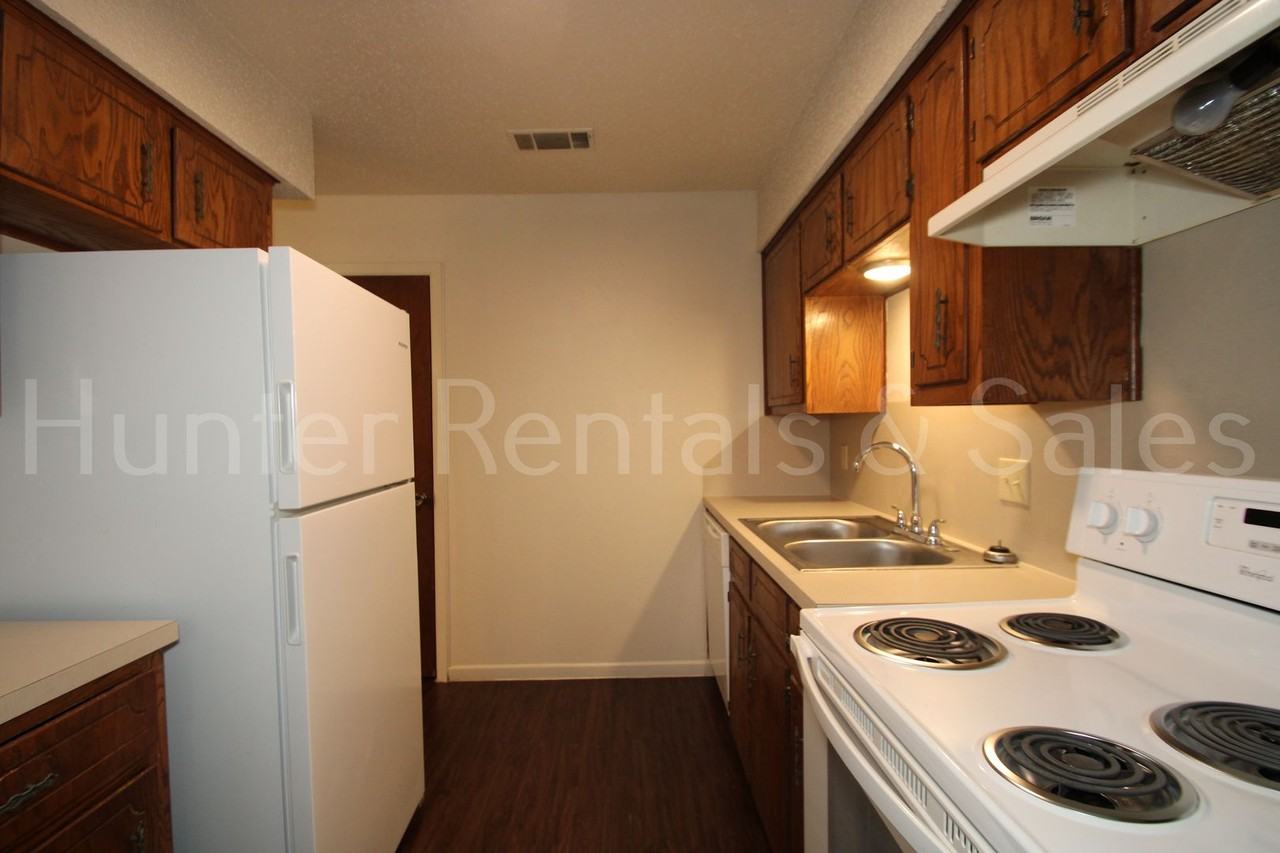 3802 Charolais Dr Apt D - Photo 7 of 20