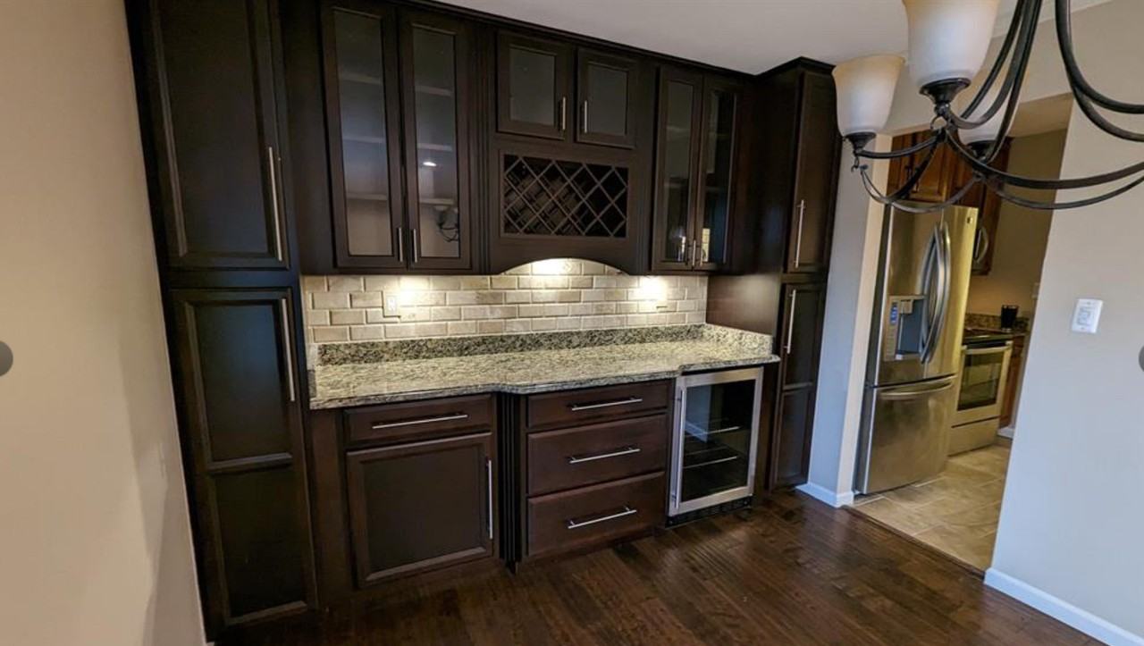 748 East Fox Hills Drive - Photo 2 of 5