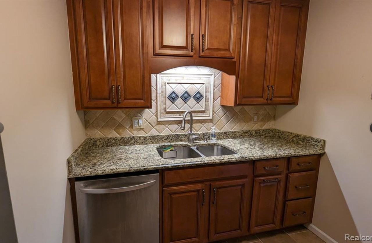 748 East Fox Hills Drive - Photo 4 of 5