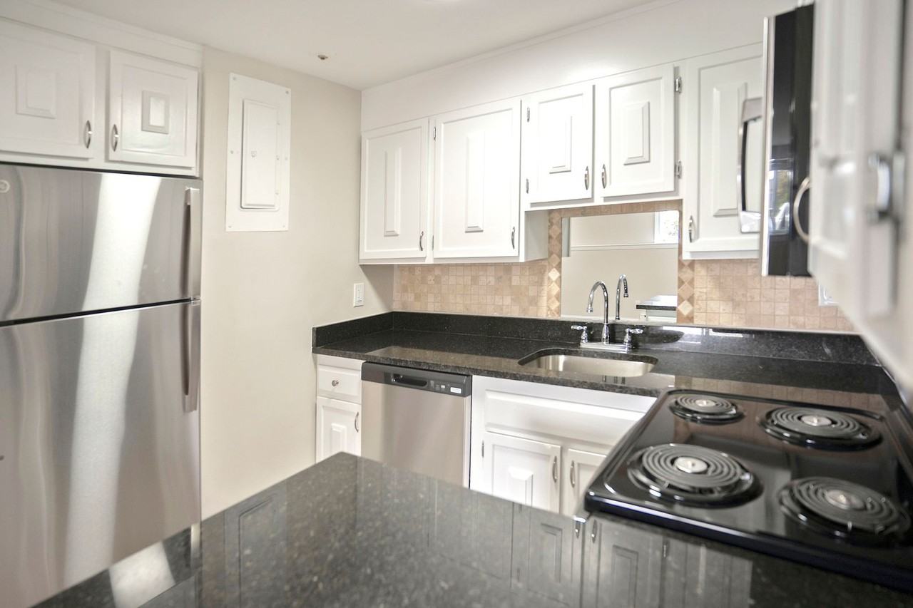 Presidential Estates - Photo 5 of 50