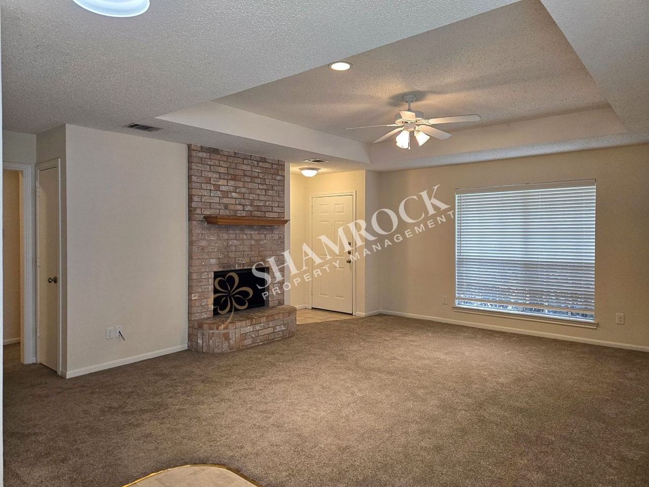 1023 Parkview Cir - Photo 3 of 17