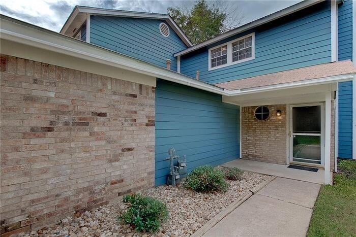 12216 Tyson Cv #B - Photo 4 of 27