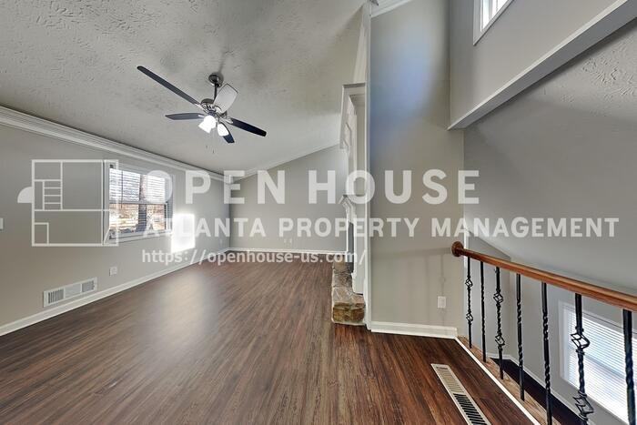 3311 Chastain Xing - Photo 4 of 21