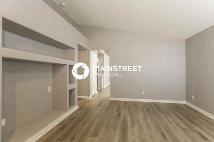 8619 W College Dr - Photo 4 of 16