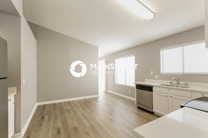 8619 W College Dr - Photo 6 of 16