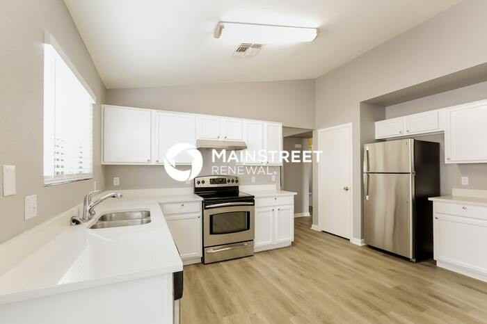 8619 W College Dr - Photo 7 of 16