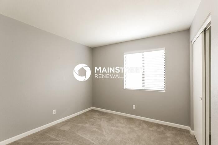 8619 W College Dr - Photo 7 of 16