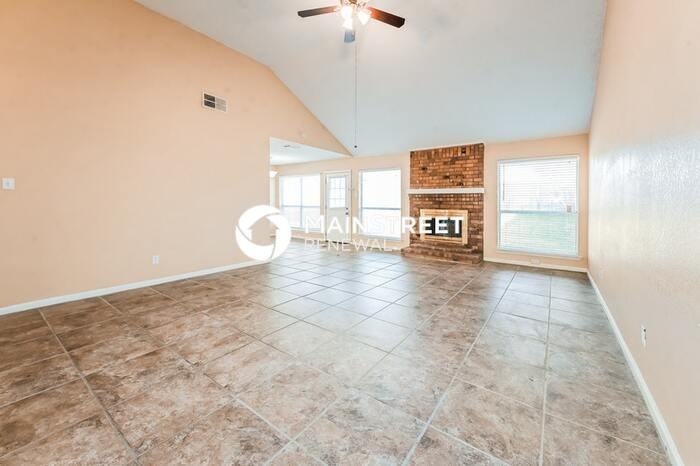 6110 Sasaki Way - Photo 4 of 16