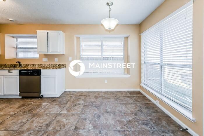 6110 Sasaki Way - Photo 5 of 16