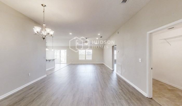 15932 Bainebridge Dr - Photo 4 of 31