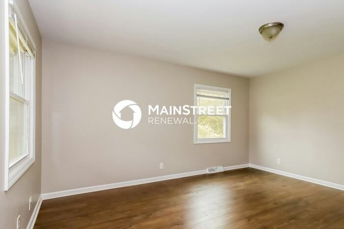 209 W 14th St - Photo 6 of 17