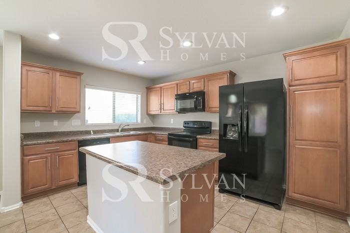 4936 N 108th Dr - Photo 4 of 15