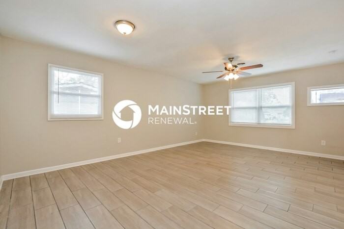 1070 Emerald Dr - Photo 4 of 16