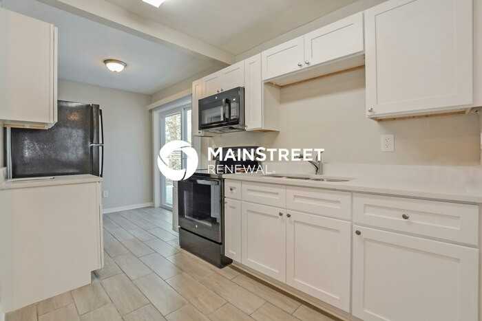 1070 Emerald Dr - Photo 7 of 16