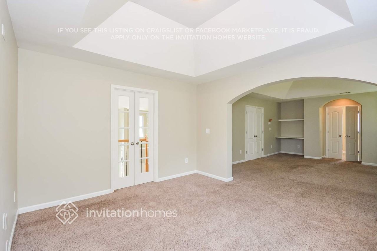 429 Simonton Oak Ln - Photo 3 of 12