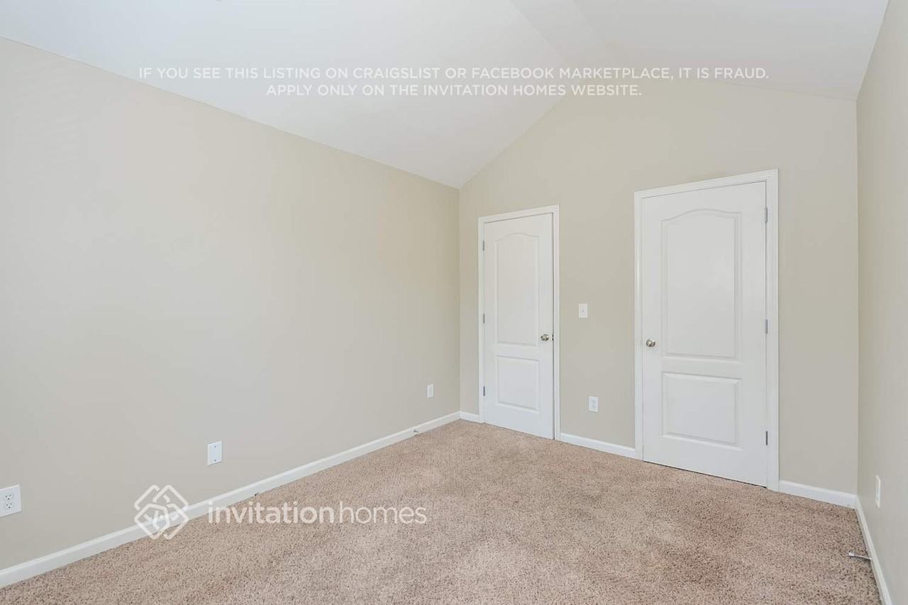 429 Simonton Oak Ln - Photo 4 of 12