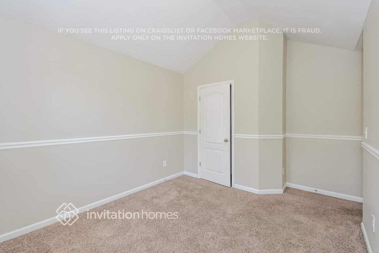 429 Simonton Oak Ln - Photo 5 of 12