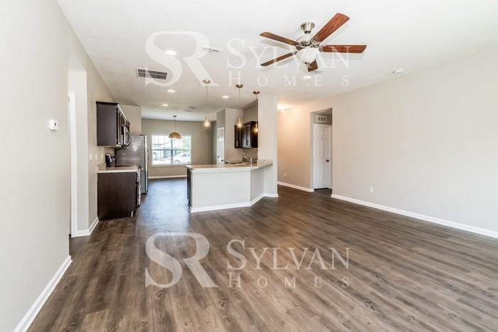 1295 Sarahs Landing Dr - Photo 3 of 16