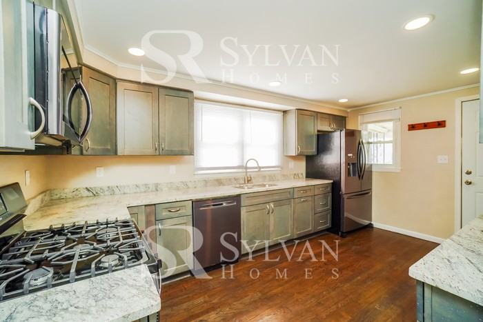 1098 Elm St - Photo 6 of 16