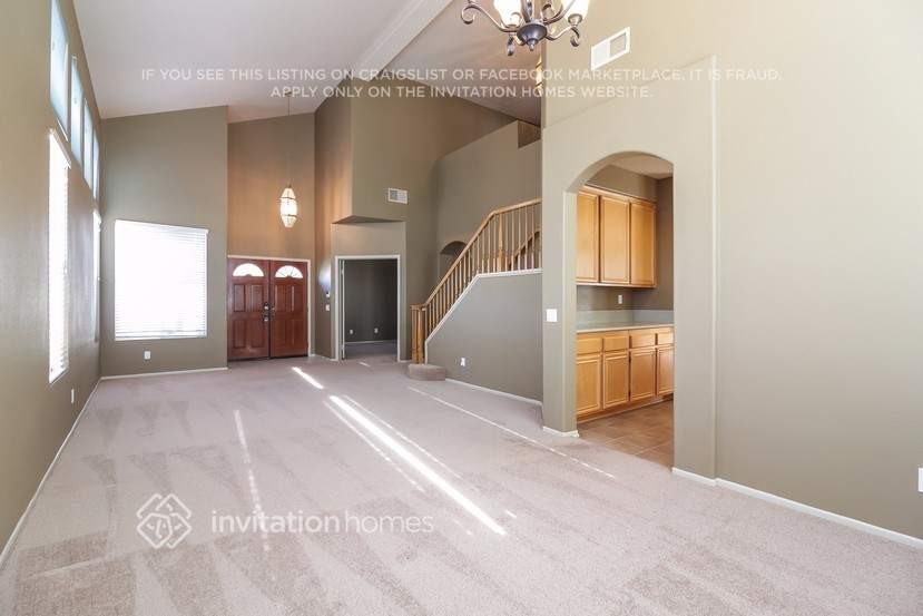 8760 Medford St - Photo 4 of 26