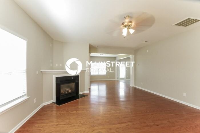 415 Galesburg Dr - Photo 5 of 17