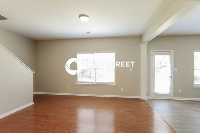 415 Galesburg Dr - Photo 7 of 17