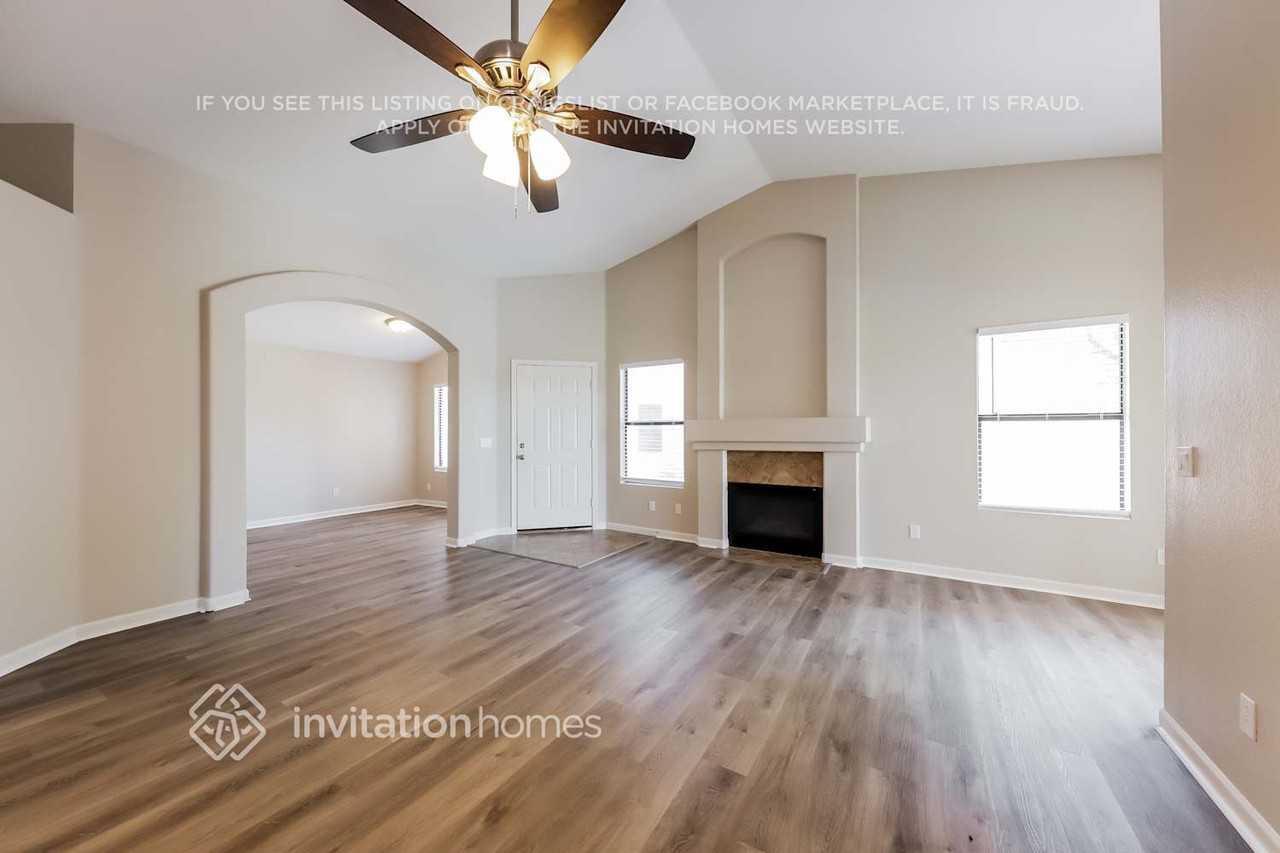 20463 N 37th Ave - Photo 4 of 16