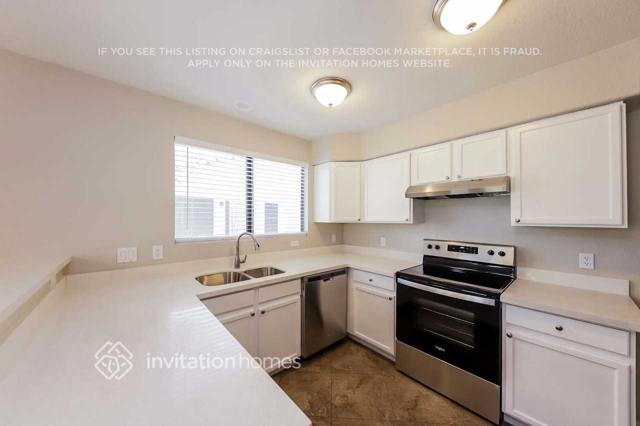 20463 N 37th Ave - Photo 6 of 16