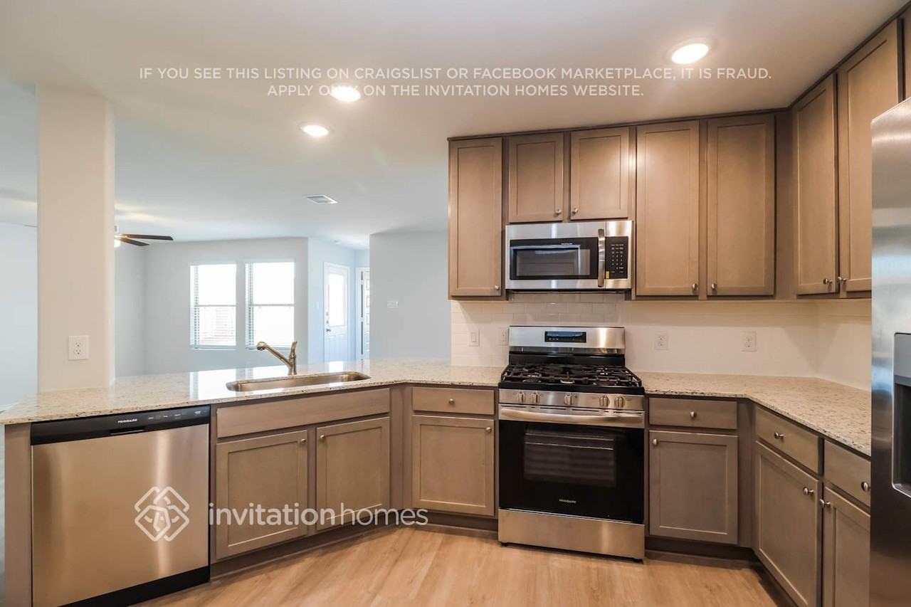 10914 Heliosphere Way - Photo 7 of 18