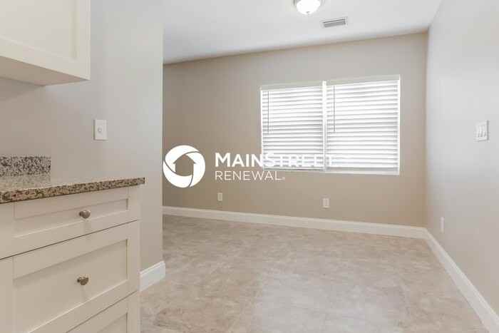 402 S 12th St - Photo 4 of 16