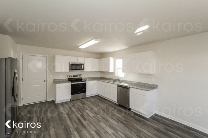 429 Waterfall Rd - Photo 5 of 18