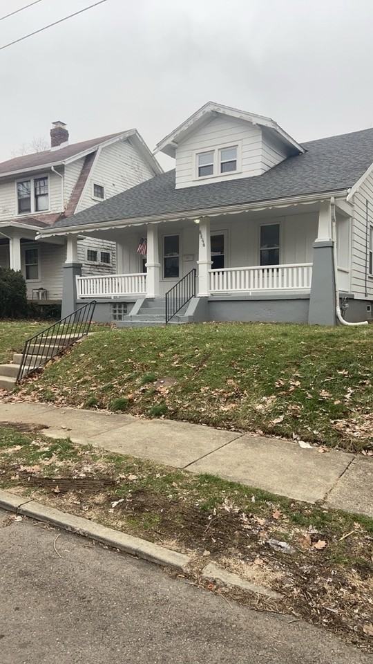 2327 Eastview Ave - Photo 2 of 41