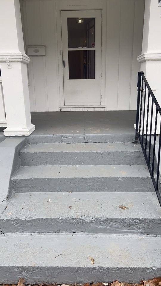 2327 Eastview Ave - Photo 5 of 41